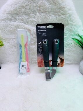NWT Tower Garlic Press with Black Handles & Mini Spatula Set 💝
